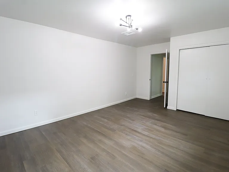 1008 E King Pl — Photo 10