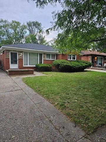 3 bed, 1.5 bath, 1400 sqft, $1,400 — Photo 1