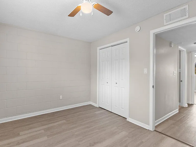 1305 Clay St #1 — Photo 12