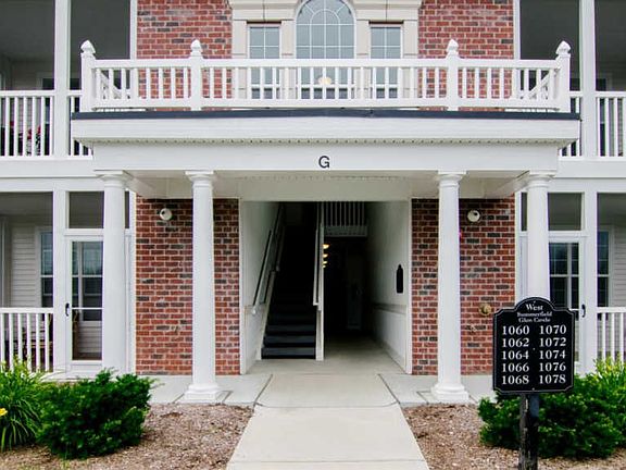 2nd image of 1066 W Summerfield Gln