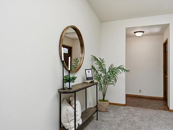 3rd image of 929 Helen Avenue
