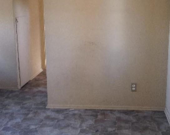 4th image of 32 Friar Tuck Dr