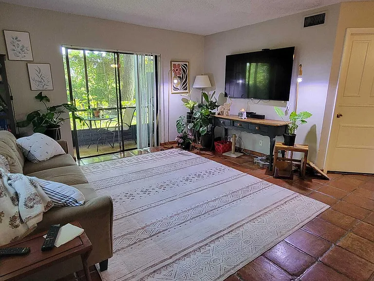 632 Trace Cir #102 — Photo 2