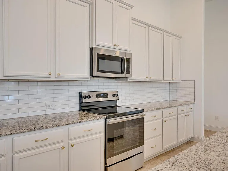 220 Oxbow Cv — Photo 11