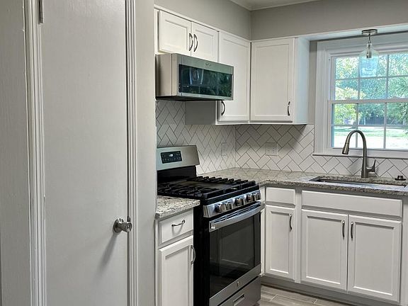 2nd image of 7202 Lammers Ln