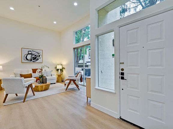 3rd image of 426 Galleria Dr APT 8
