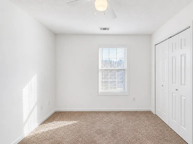 425 Lazy Willow Ln — Photo 16