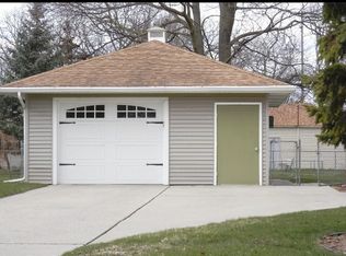 618 McDonnell St, Essexville, MI