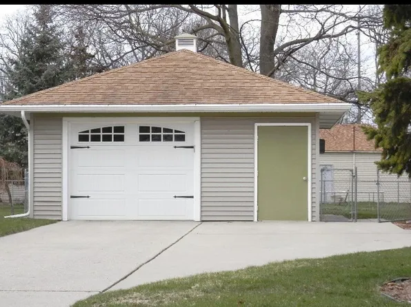 618 McDonnell St, Essexville, MI 48732