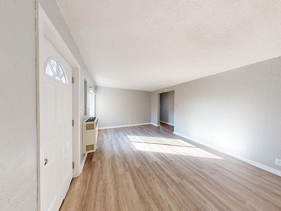 3rd image of 6621 Bancroft Ave #6621