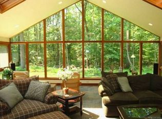 42 Stony Brook Rd, Hopewell, NJ 08525