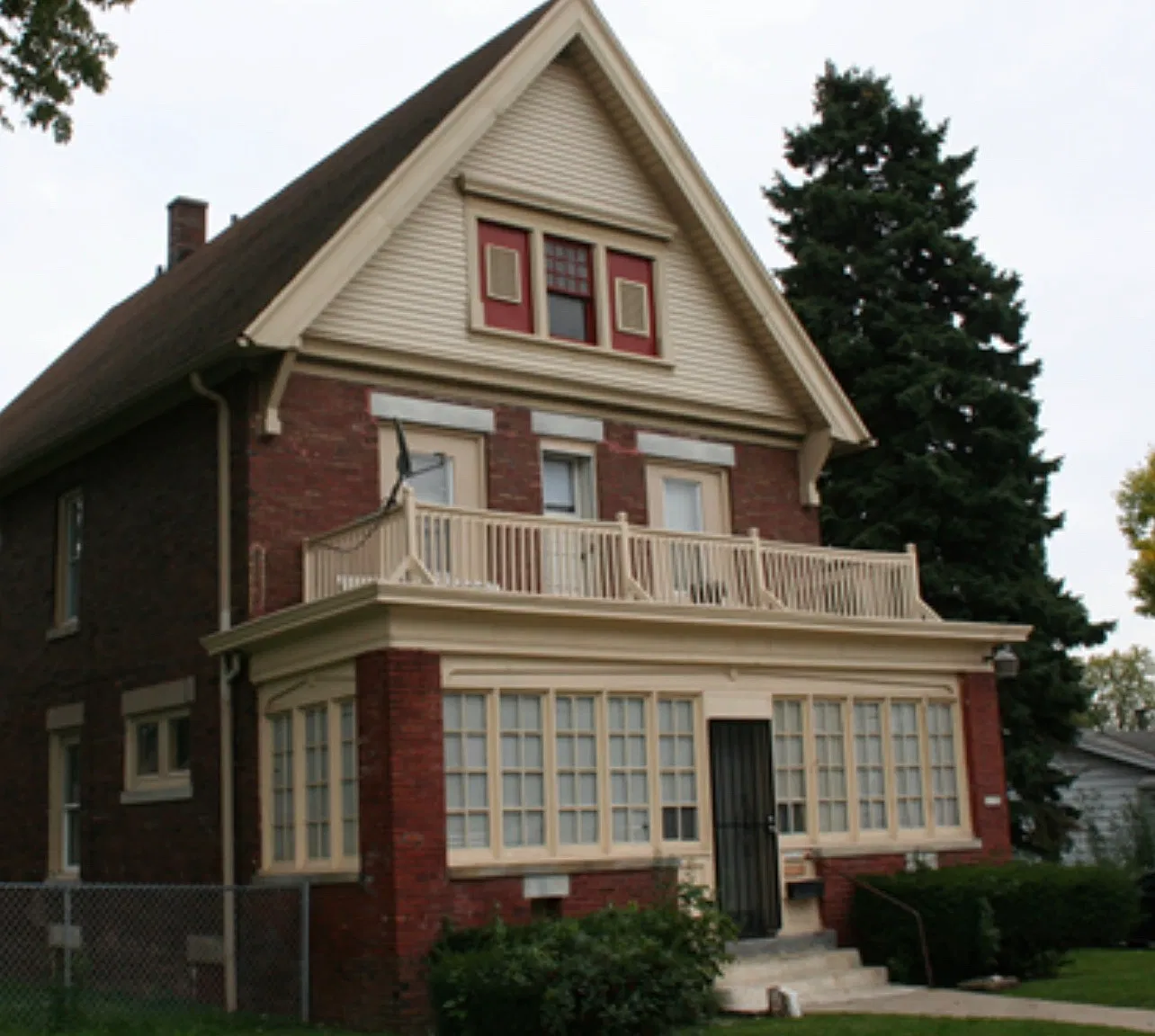 3210 N Teutonia Ave — Photo 1