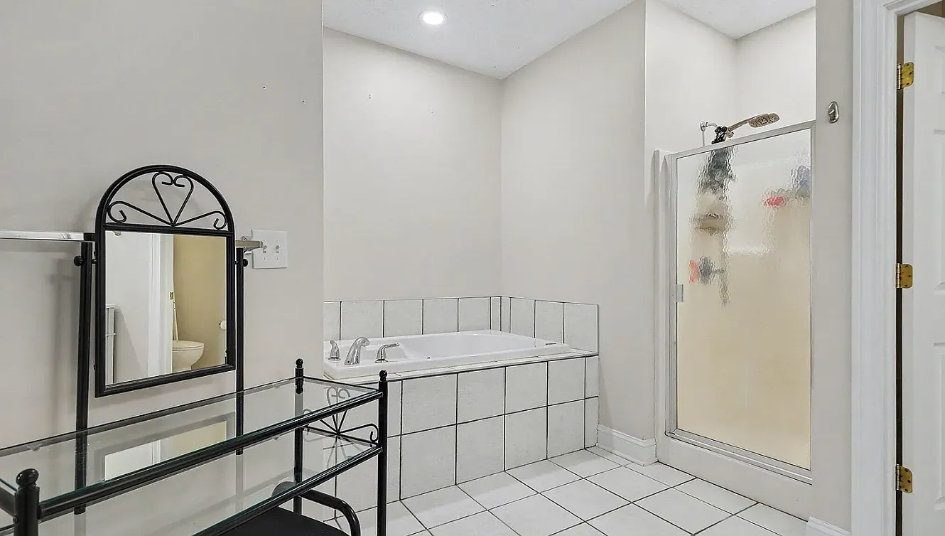 3 bed, 1365 sqft, $2,100 — Photo 2
