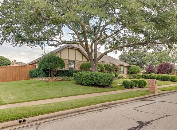 3rd image of 4009 Flintridge Dr