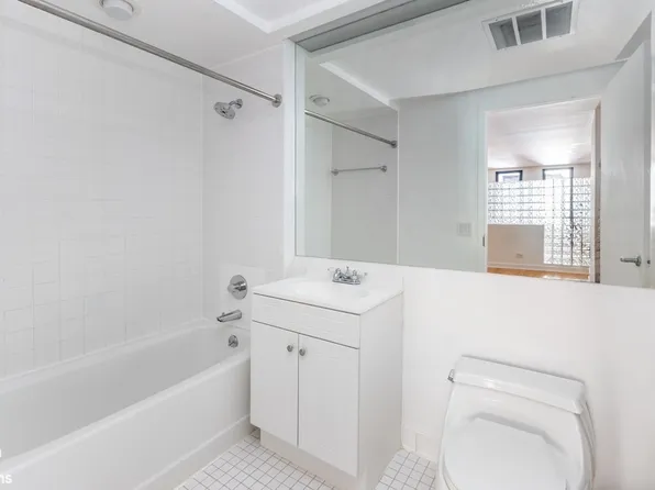 56 Pine Street image 11 of 13