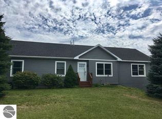 6466 E Lingaur Rd, Lake Leelanau, MI 49653