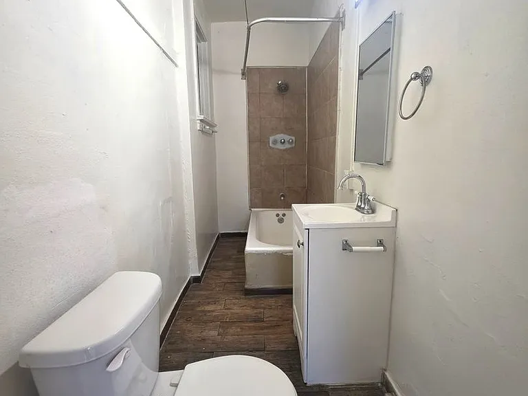 823 UNION APTS — Photo 6