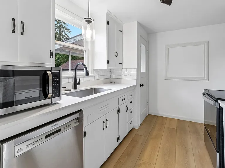 11019 35th Ave NE #2 — Photo 9