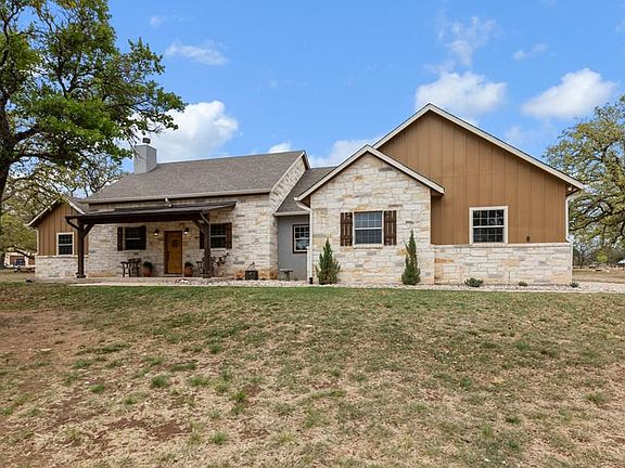 3rd image of 204 Breezy Hills Dr