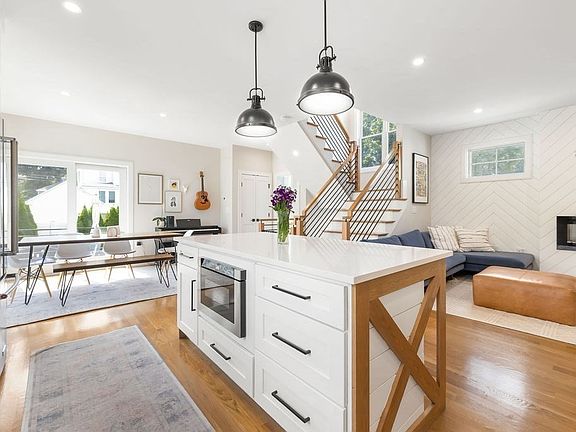 4th image of 167 Chapel St #167