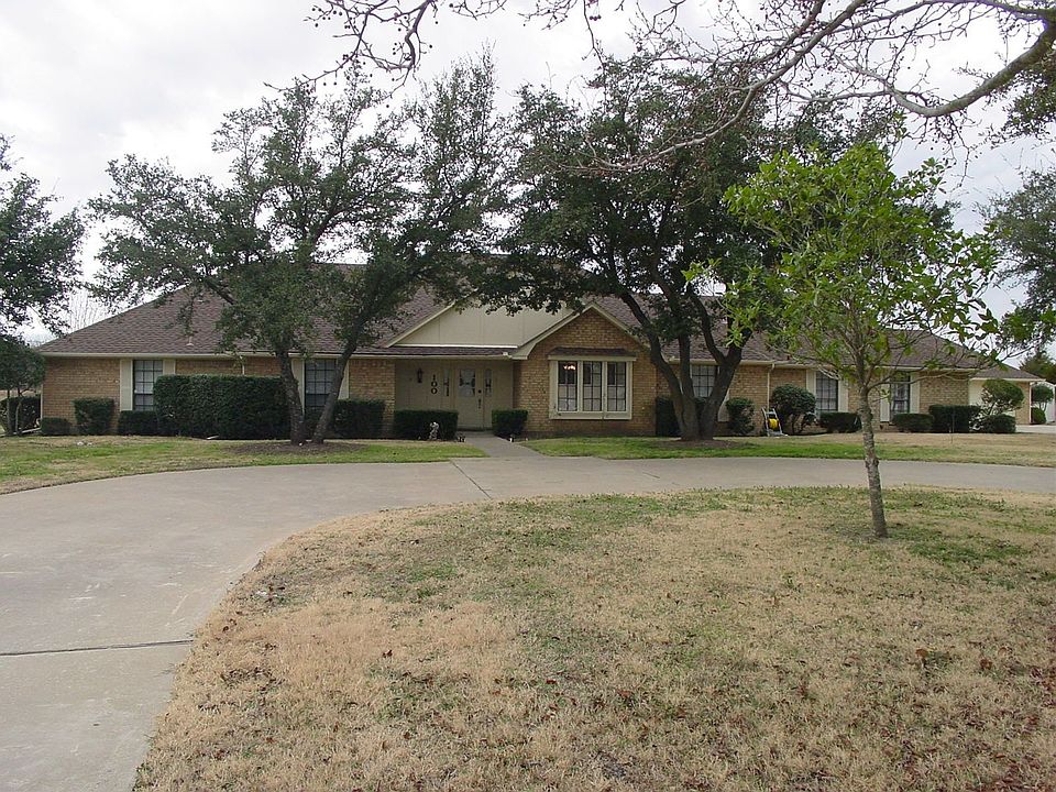 1st image of 100 Oak Creek Dr