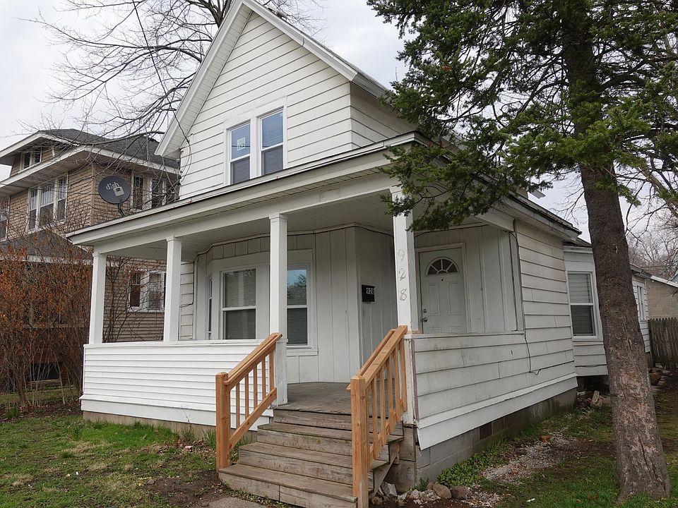 1st image of 928 Alpine Ave NW