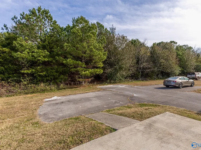 6975 Wall Triana Hwy — Photo 37