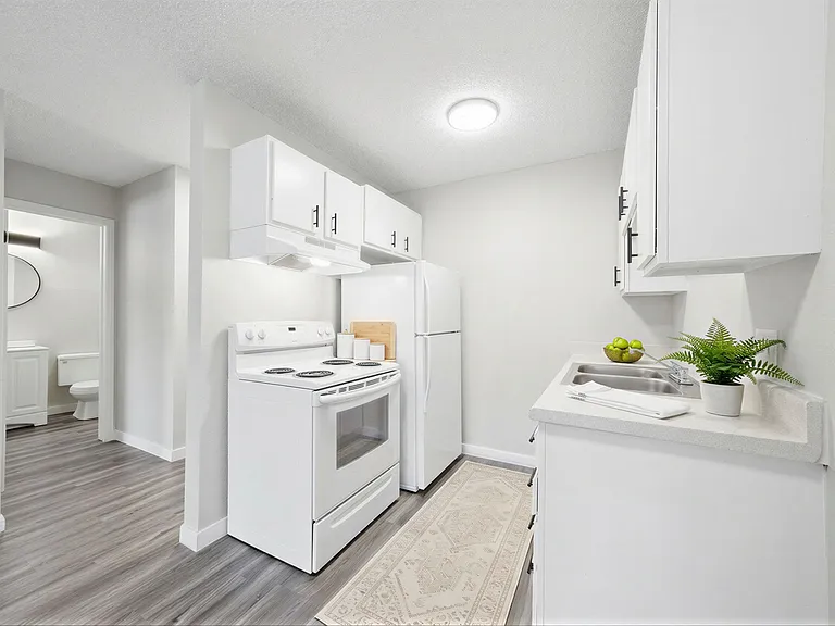 Marmont Apartments — Photo 8