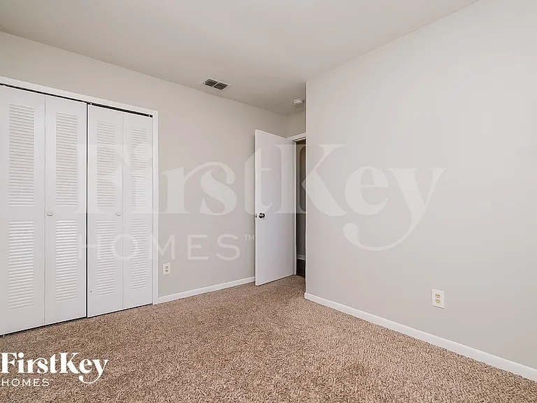 2813 Eagle Run Cir S — Photo 12