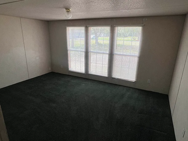 2025 Crestview Ct — Photo 10