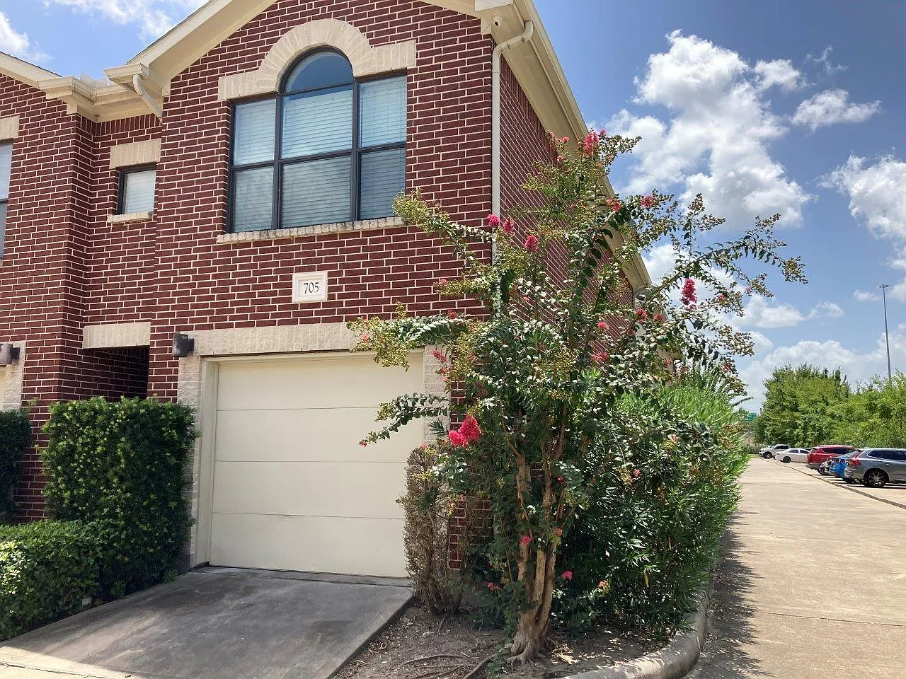 2 bed, 2.0 bath, 1030 sqft, $1,695 — Photo 2