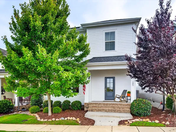 125 Meadows Edge Dr, Chapel Hill, NC 27516