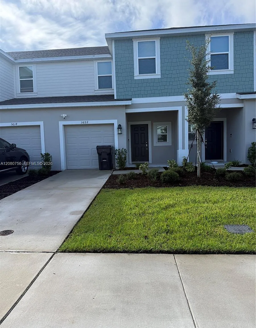 3 bed, 2.5 bath, 1701 sqft, $1,950 — Photo 3