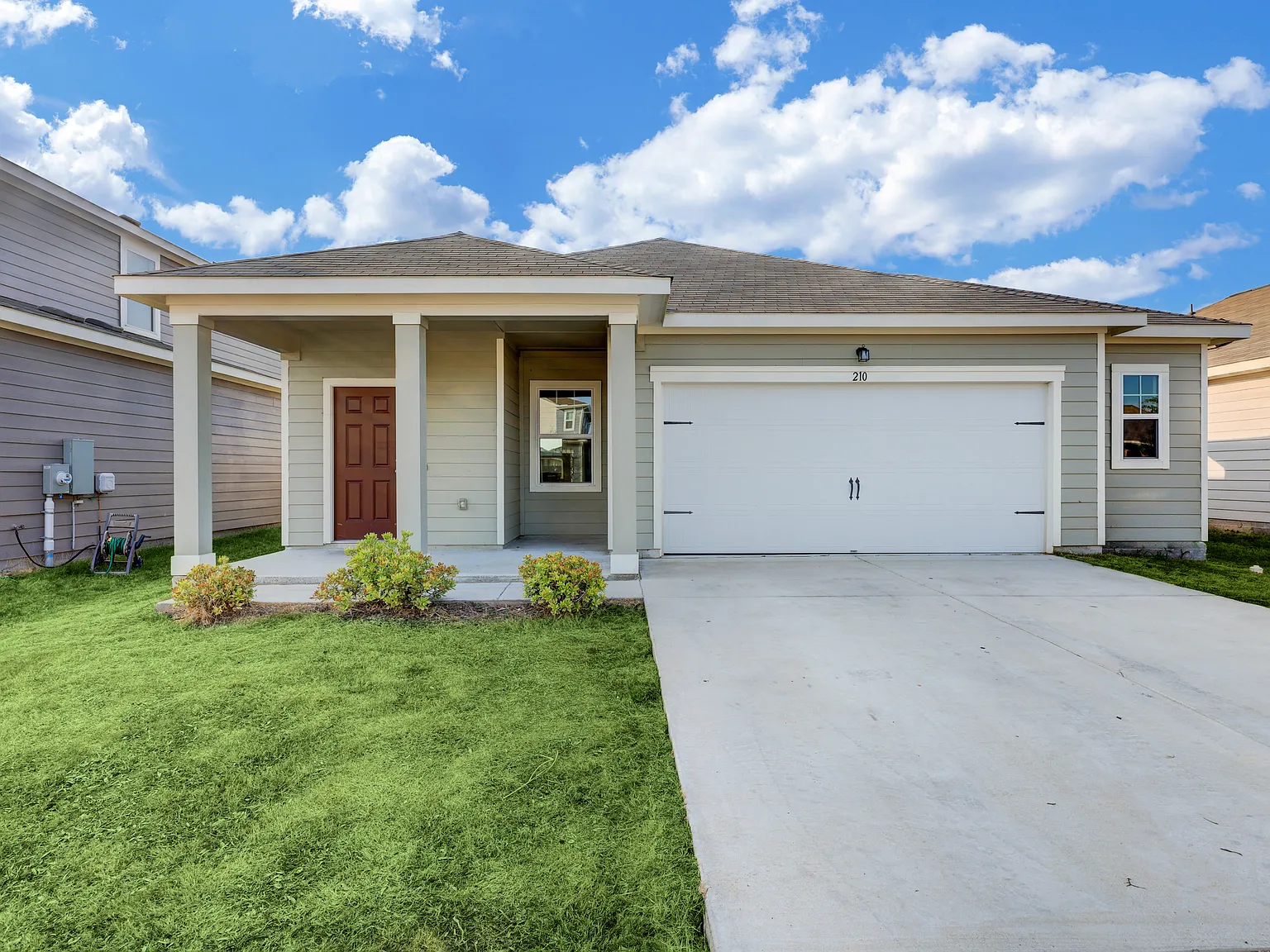 3 bed, 1402 sqft, $1,850 — Photo 1