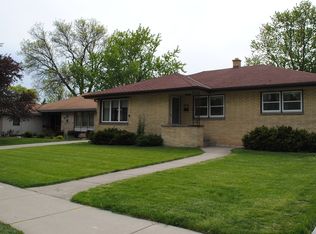 2857 S 72nd St, West Allis, WI 53219