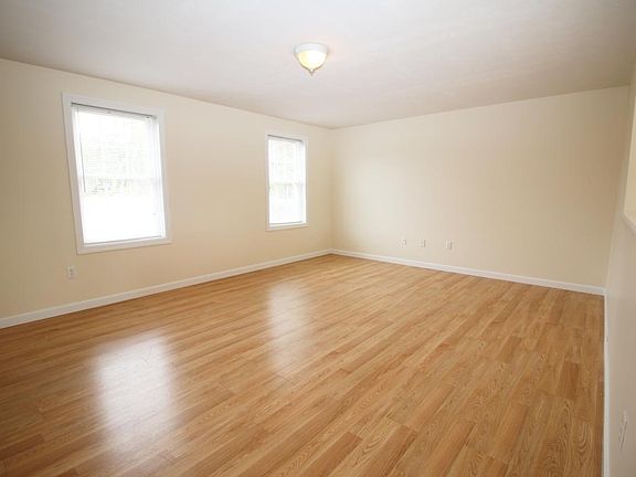 4th image of 24 Cat Tail Cir