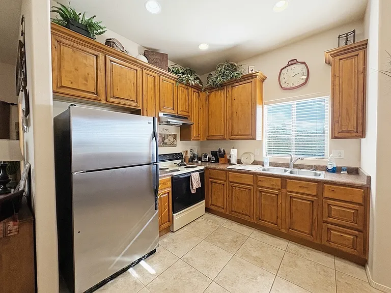 1033 E Irvine Rd — Photo 10