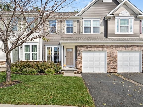 2nd image of 33 Woodland Way