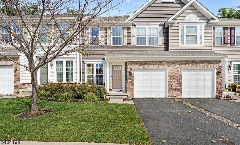 1st image of 33 Woodland Way