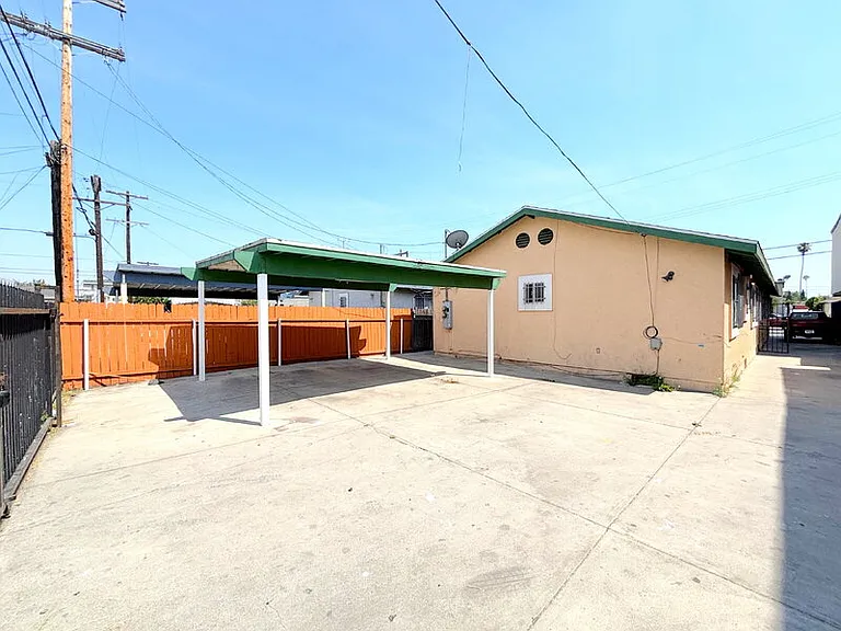 1385 E Vernon Ave — Photo 18