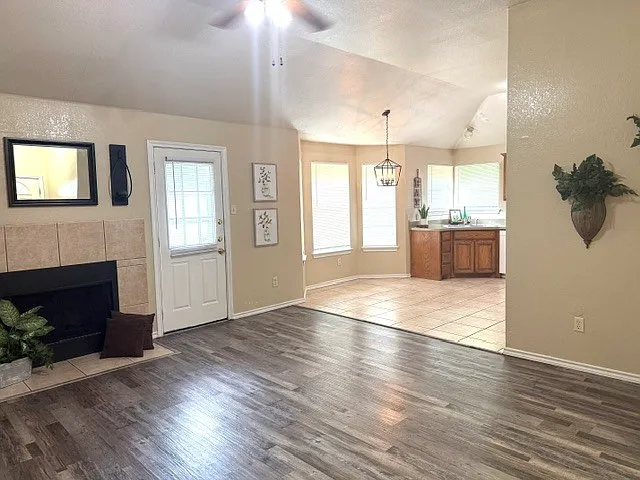 4905 Brianhill Dr — Photo 3