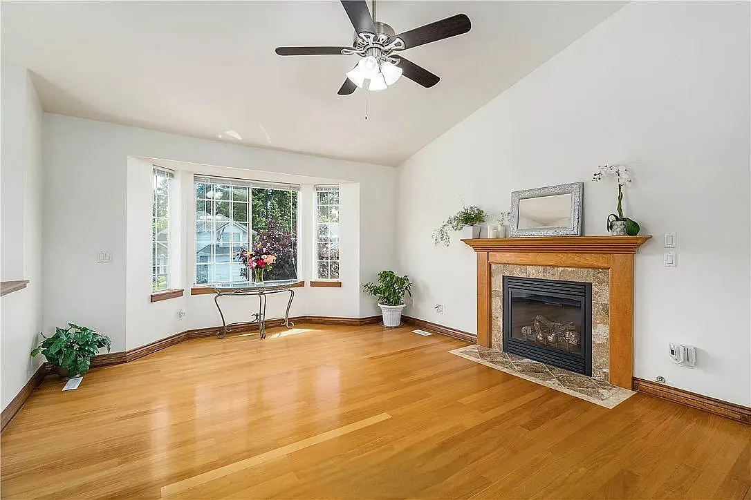 3 bed, 2580 sqft, $3,600 — Photo 2