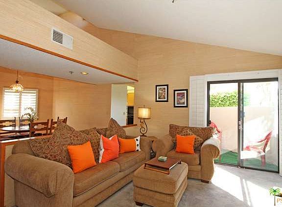 4th image of 454 E Club Dr