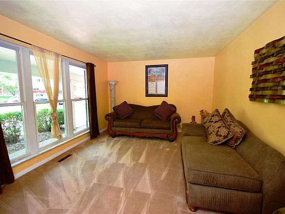 GORGEOUS PICTURE WINDOW IN THE LIVING ROOM