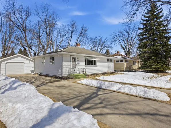 305 21st Ave N, Fargo, ND 58102