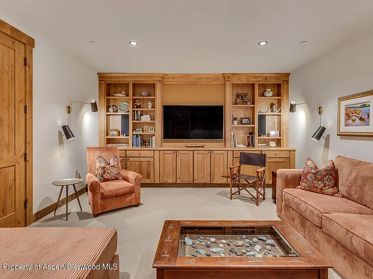 138 Club Lodge Dr — Photo 32