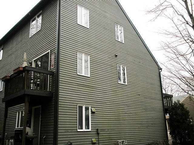 2nd image of 61 Woodland Rdg
