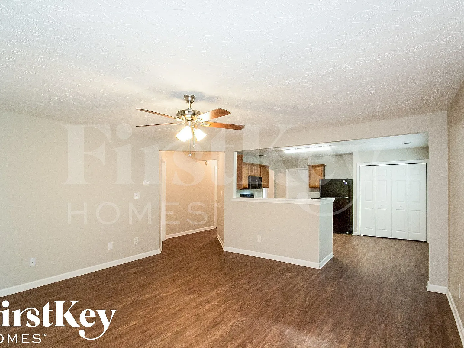 3 bed, 2.0 bath, 1606 sqft, $2,190 — Photo 2