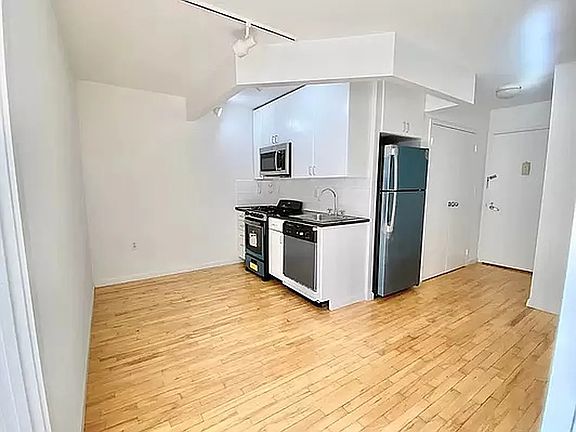4th image of 319 E 8th St #5A