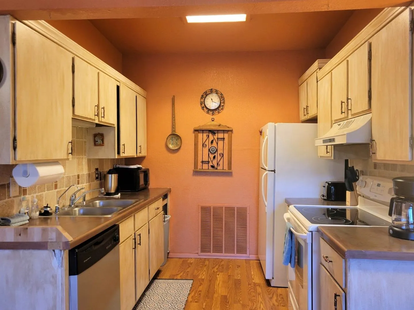 All Bills Paid!! Flexible Lease Terms! Fully Furnished Condo In Alto — Photo 4